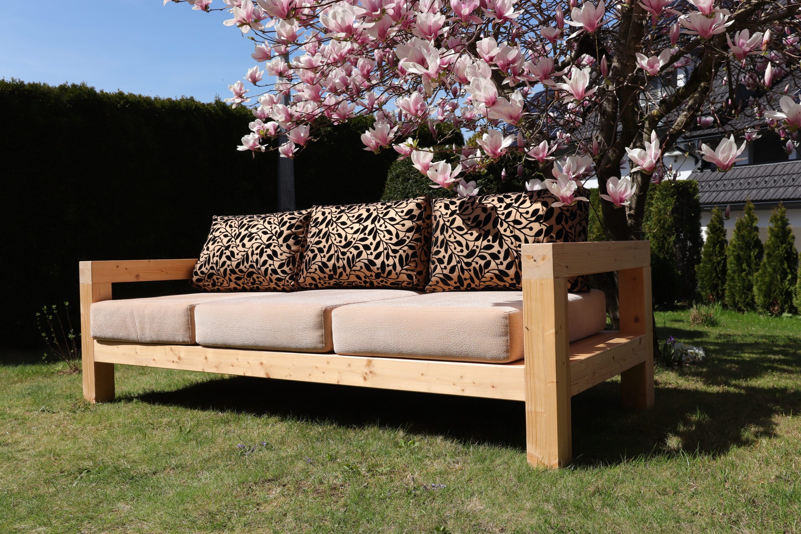 o nas - lu model - postelje - tabure -pohištvo - leseno pohištvo