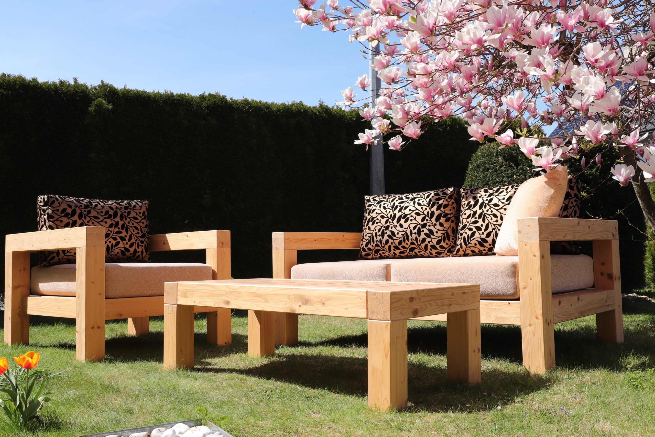 postelje - sedežne garniture - tabure - dvosed - trosed - leseno pohištvo - pohištvo - masivni led - udobno pohištvo - Lu Model